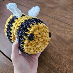 Crochet Chunky Bumble bee